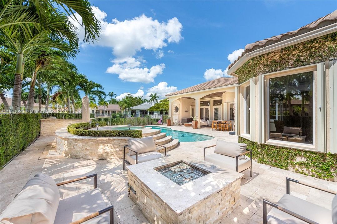 最近租的: $14,500 (5 贝兹, 5 浴室, 4934 平方英尺)