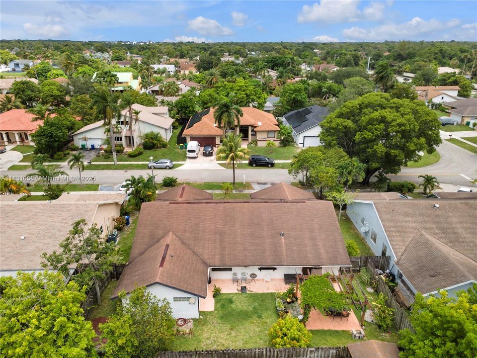 最近售出: $539,900 (3 贝兹, 2 浴室, 2323 平方英尺)