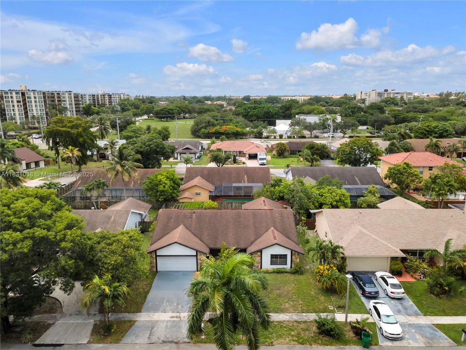 最近售出: $539,900 (3 贝兹, 2 浴室, 2323 平方英尺)