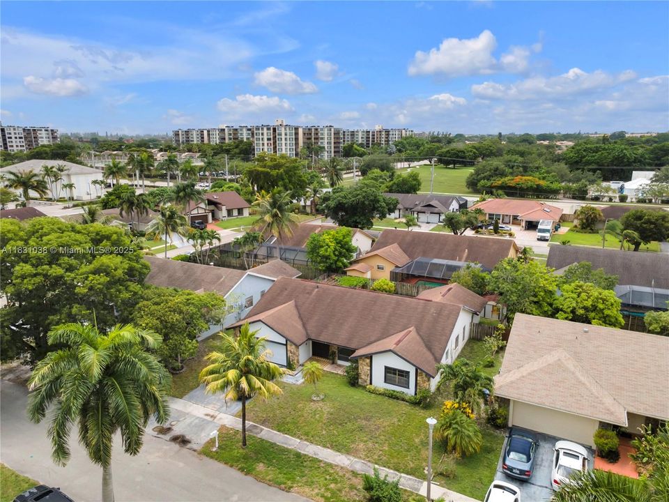 最近售出: $539,900 (3 贝兹, 2 浴室, 2323 平方英尺)