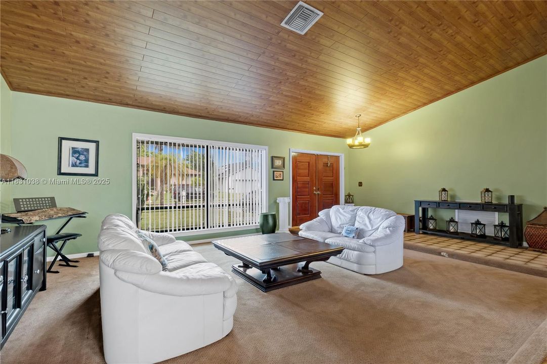 最近售出: $539,900 (3 贝兹, 2 浴室, 2323 平方英尺)