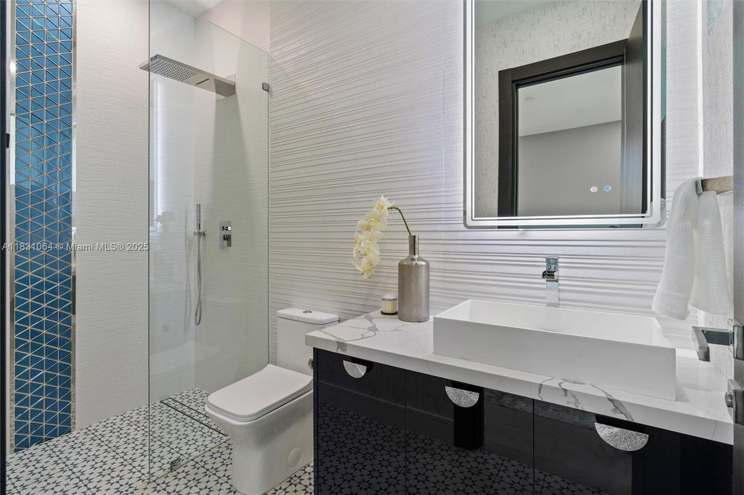 最近售出: $2,850,000 (5 贝兹, 5 浴室, 4220 平方英尺)