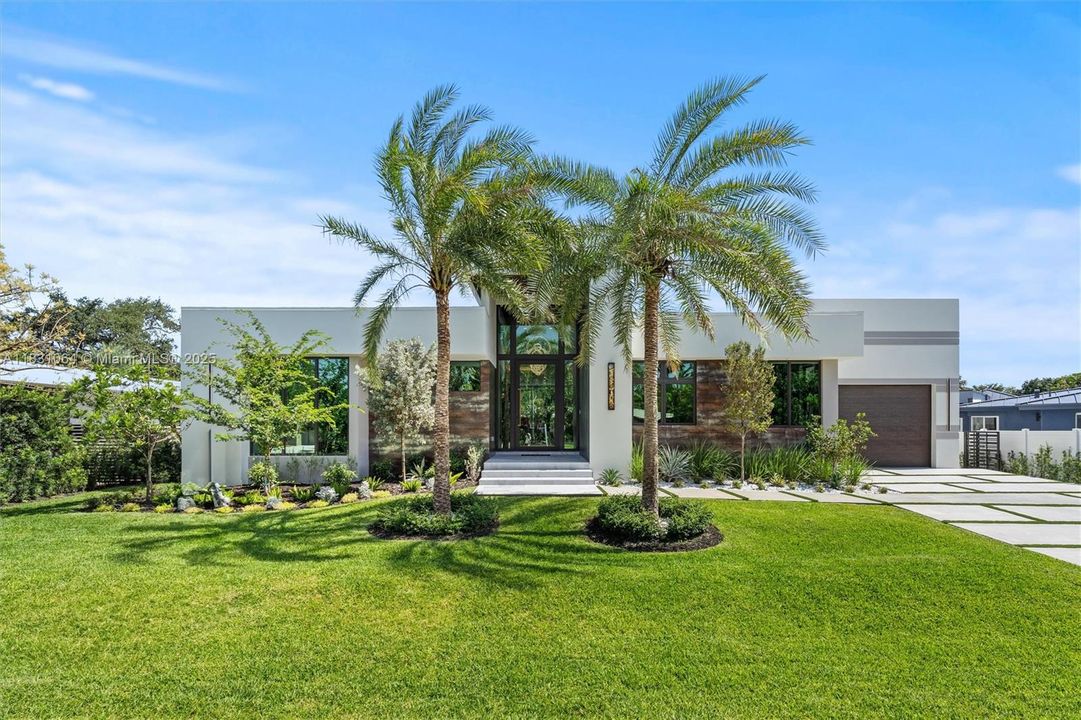 最近售出: $2,850,000 (5 贝兹, 5 浴室, 4220 平方英尺)