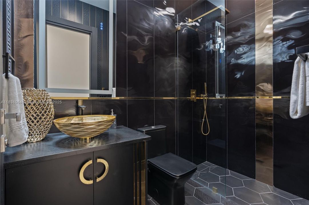 最近售出: $2,850,000 (5 贝兹, 5 浴室, 4220 平方英尺)