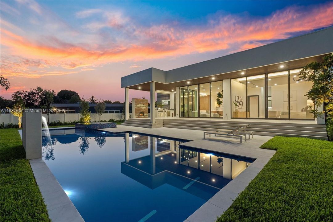 最近售出: $2,850,000 (5 贝兹, 5 浴室, 4220 平方英尺)