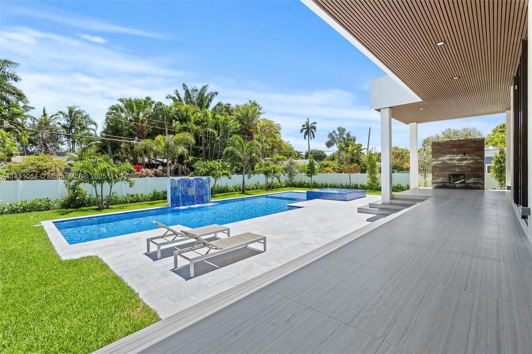 最近售出: $2,850,000 (5 贝兹, 5 浴室, 4220 平方英尺)