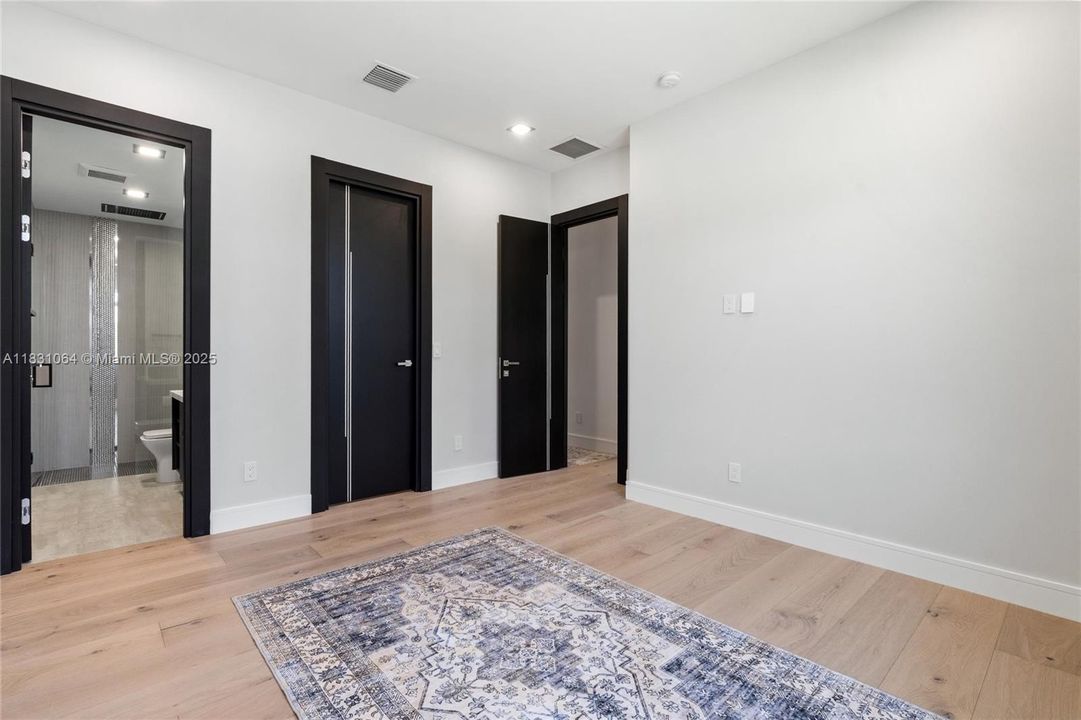 最近售出: $2,850,000 (5 贝兹, 5 浴室, 4220 平方英尺)