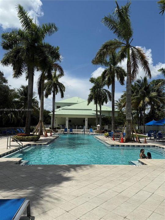 Activo con contrato: $126,900 (1 camas, 1 baños, 705 Pies cuadrados)