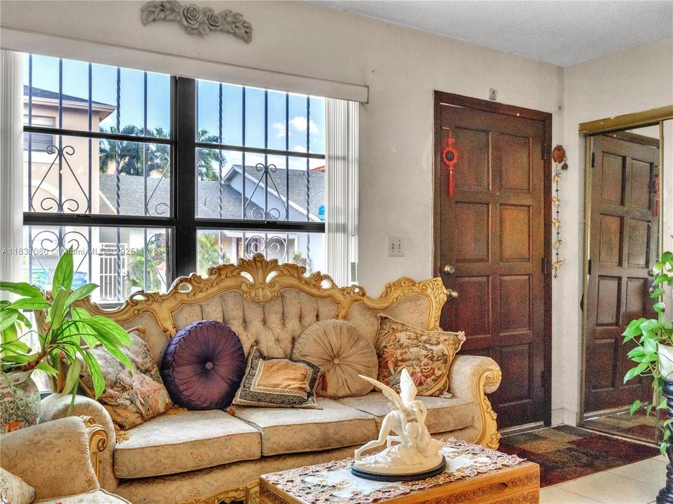 Recently Sold: $520,000 (3 beds, 2 baths, 1173 Square Feet)