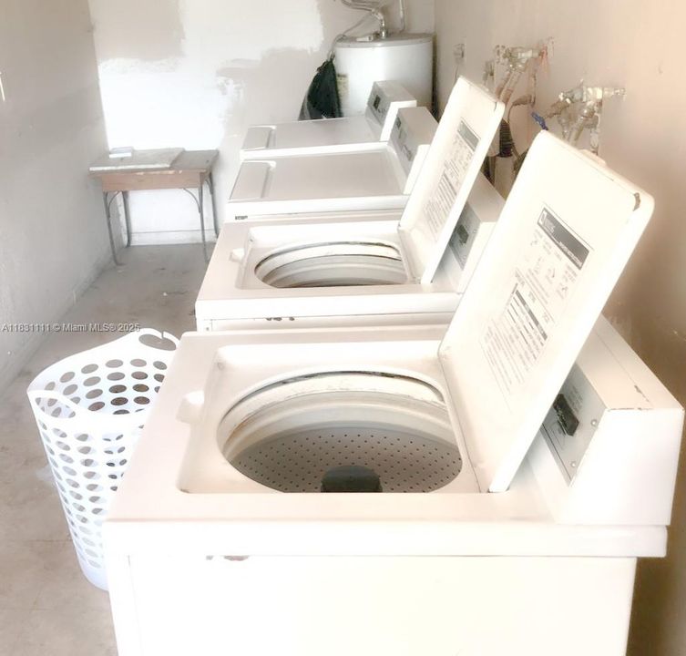 For Sale: $149,000 (1 beds, 1 baths, 633 Square Feet)