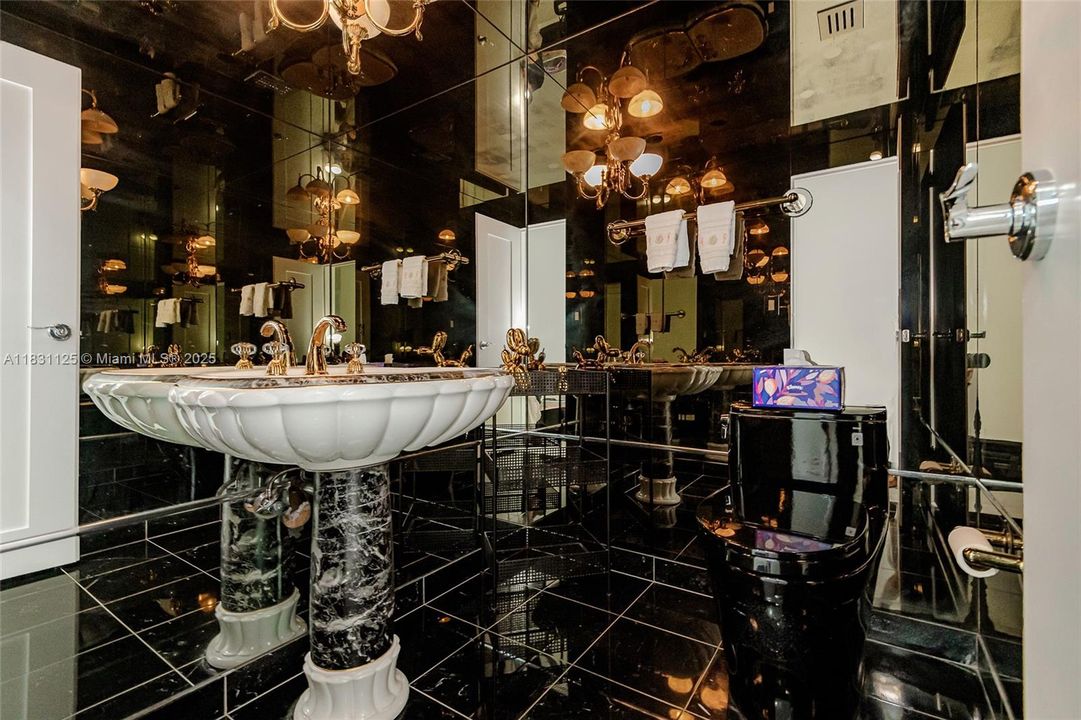 For Sale: $2,200,000 (3 beds, 2 baths, 2060 Square Feet)