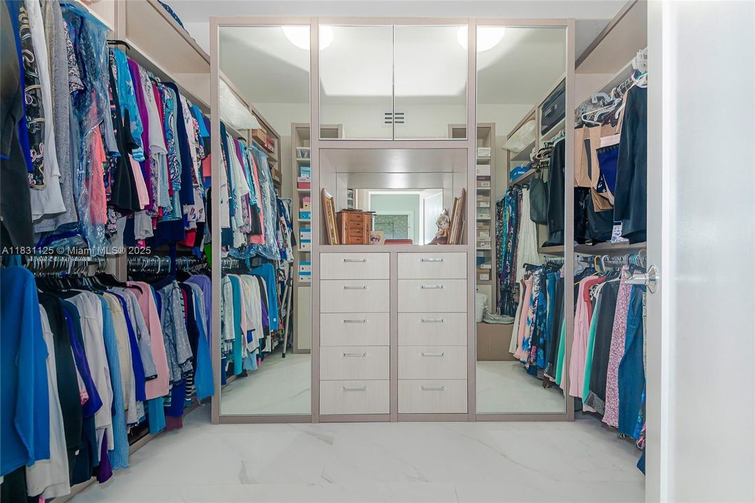 For Sale: $2,200,000 (3 beds, 2 baths, 2060 Square Feet)