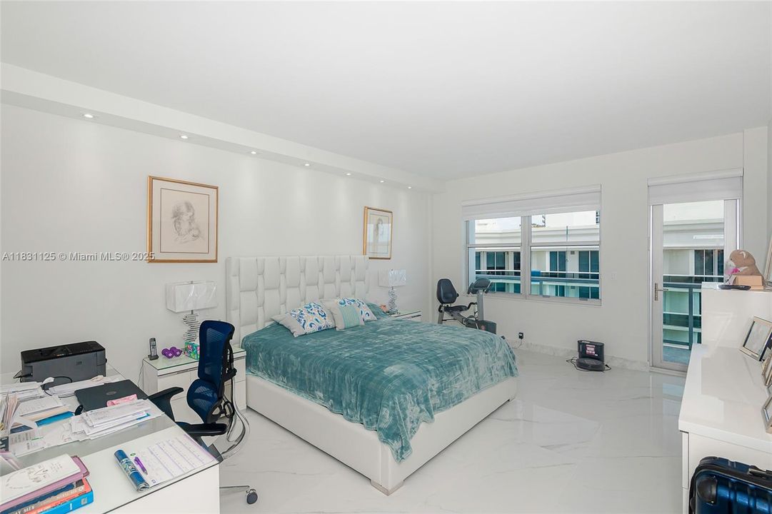 For Sale: $2,200,000 (3 beds, 2 baths, 2060 Square Feet)