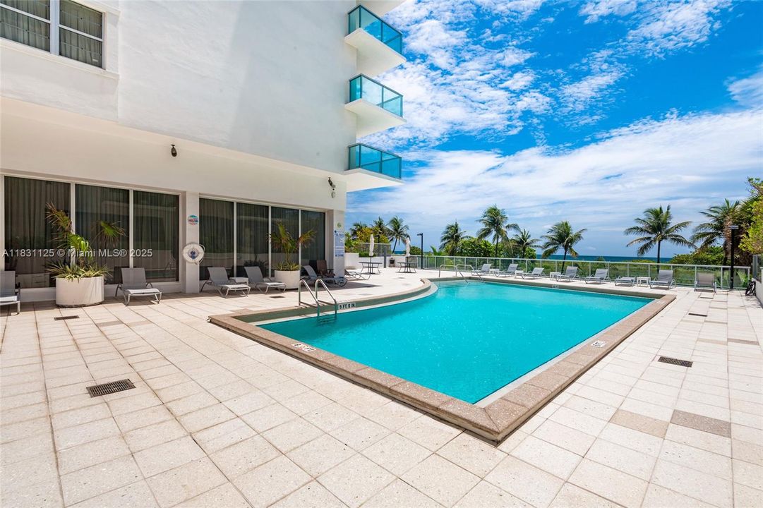 For Sale: $2,200,000 (3 beds, 2 baths, 2060 Square Feet)