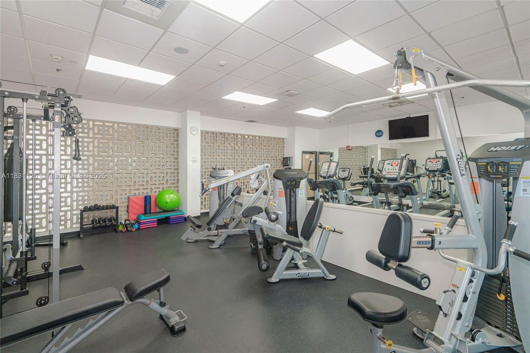 For Sale: $2,200,000 (3 beds, 2 baths, 2060 Square Feet)