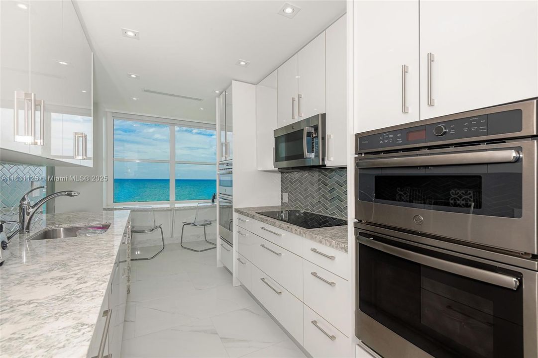 For Sale: $2,200,000 (3 beds, 2 baths, 2060 Square Feet)