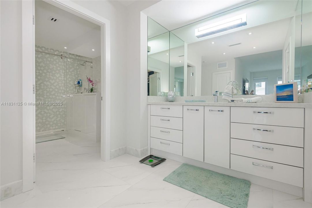 For Sale: $2,200,000 (3 beds, 2 baths, 2060 Square Feet)