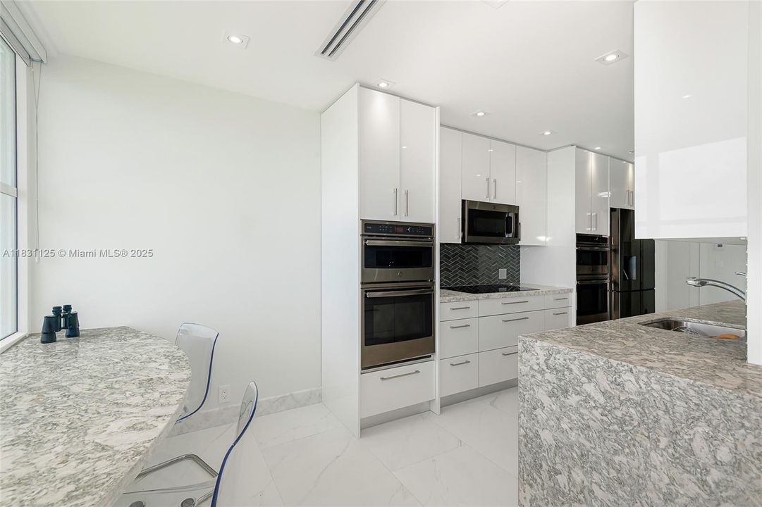 For Sale: $2,200,000 (3 beds, 2 baths, 2060 Square Feet)