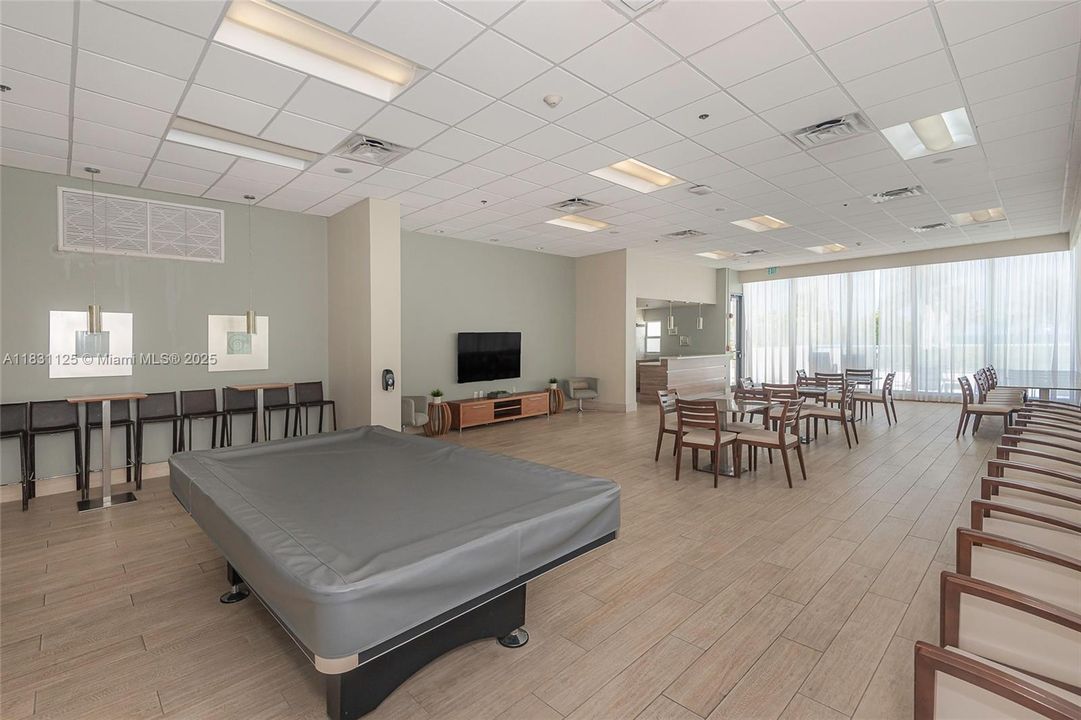 For Sale: $2,200,000 (3 beds, 2 baths, 2060 Square Feet)