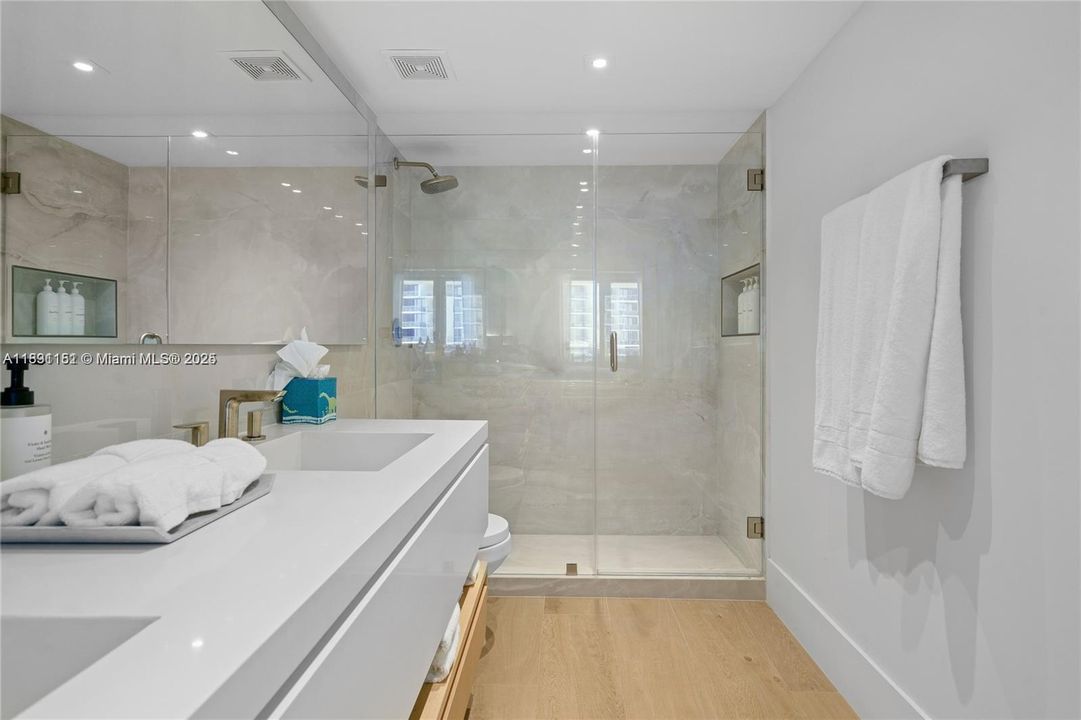 For Sale: $2,390,000 (2 beds, 2 baths, 1230 Square Feet)