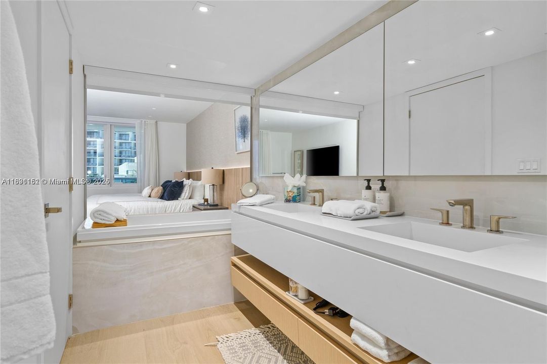 For Sale: $2,390,000 (2 beds, 2 baths, 1230 Square Feet)