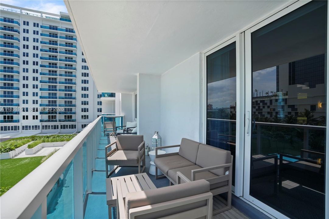 For Sale: $2,380,000 (2 beds, 2 baths, 1230 Square Feet)