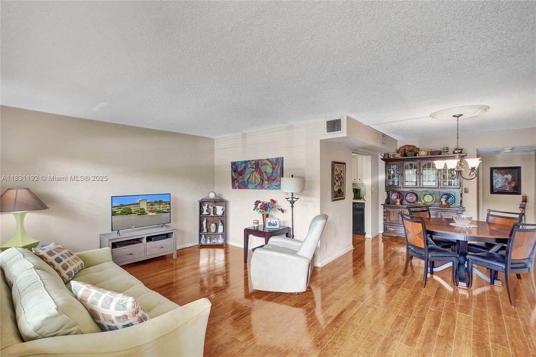 Active With Contract: $74,900 (1 beds, 1 baths, 798 Square Feet)