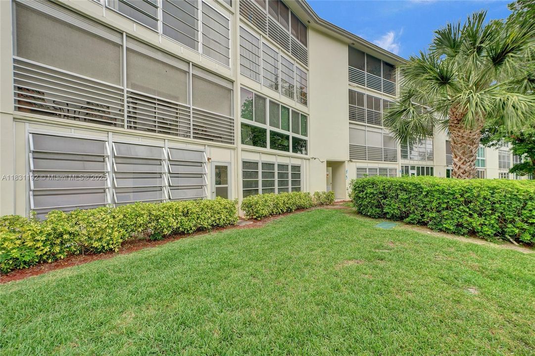 Active With Contract: $74,900 (1 beds, 1 baths, 798 Square Feet)