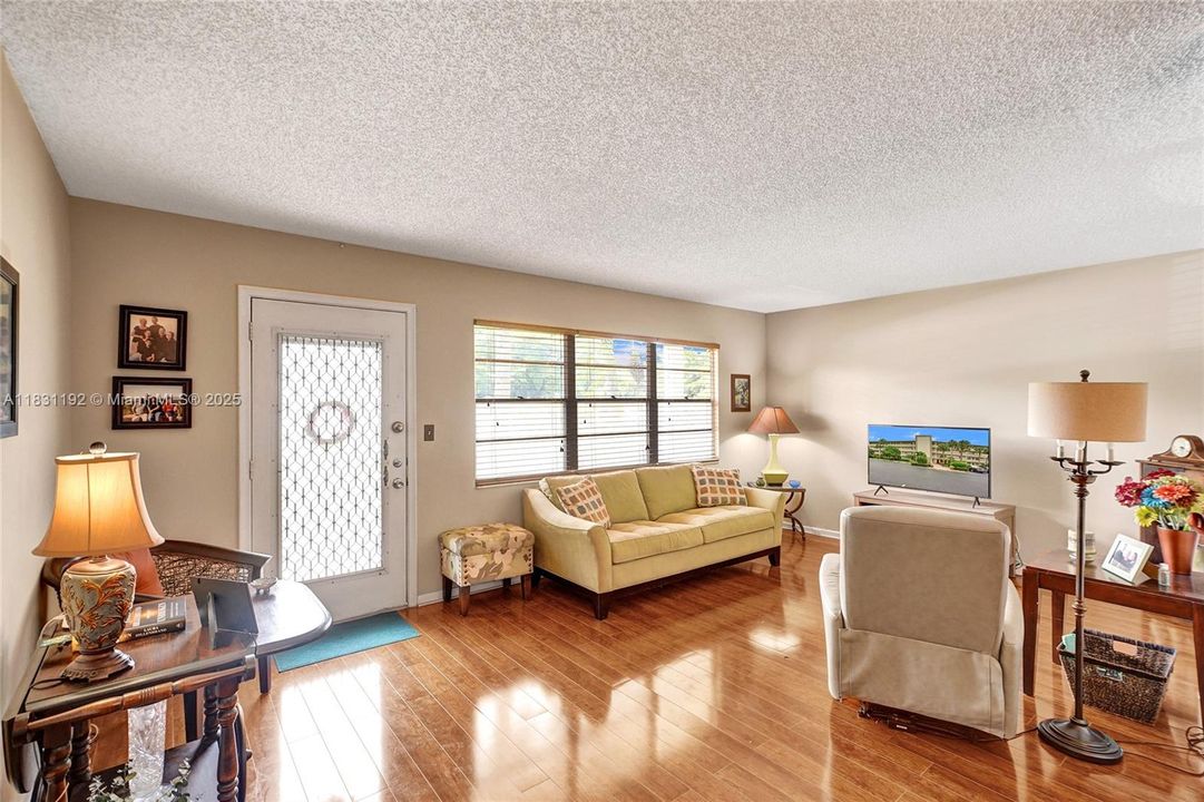 Active With Contract: $74,900 (1 beds, 1 baths, 798 Square Feet)