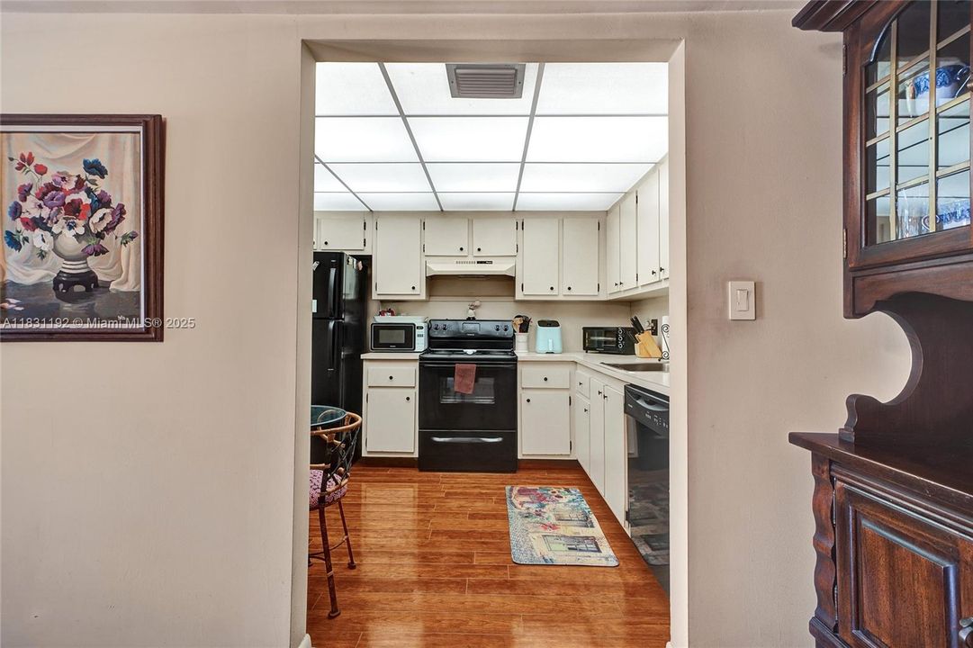 Active With Contract: $74,900 (1 beds, 1 baths, 798 Square Feet)