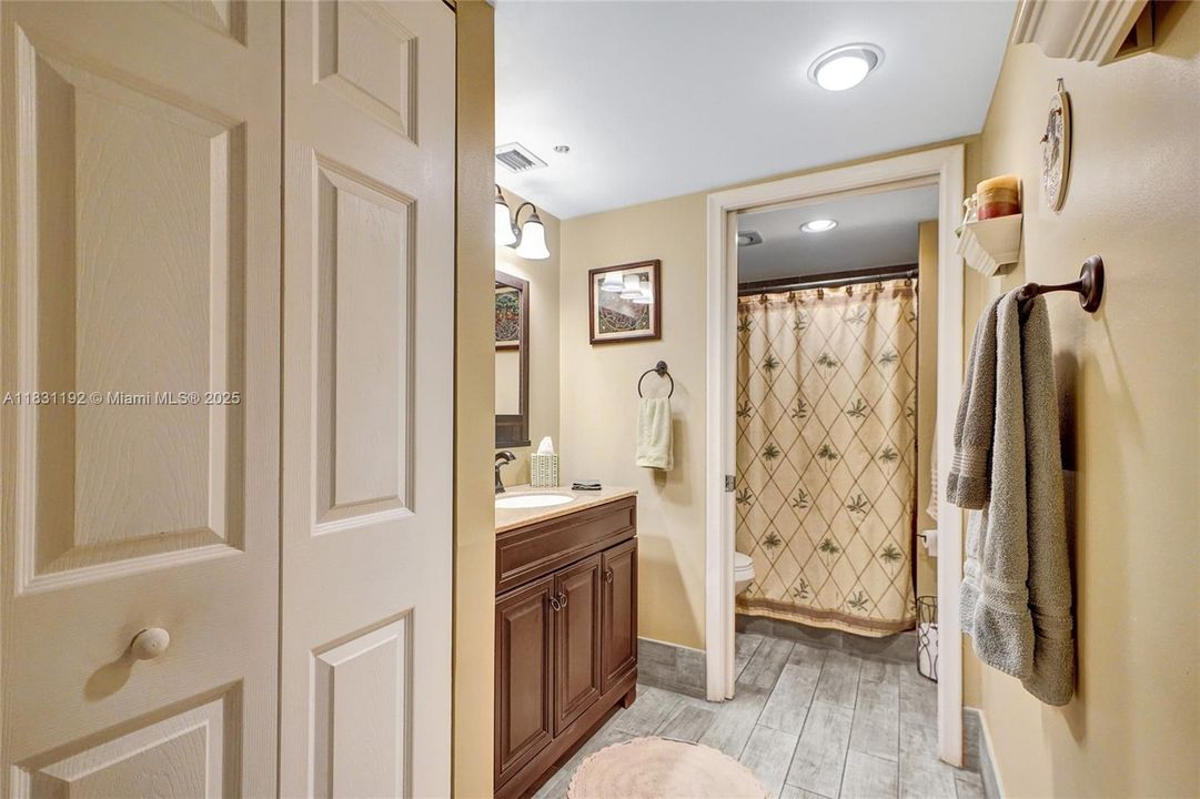 Active With Contract: $74,900 (1 beds, 1 baths, 798 Square Feet)