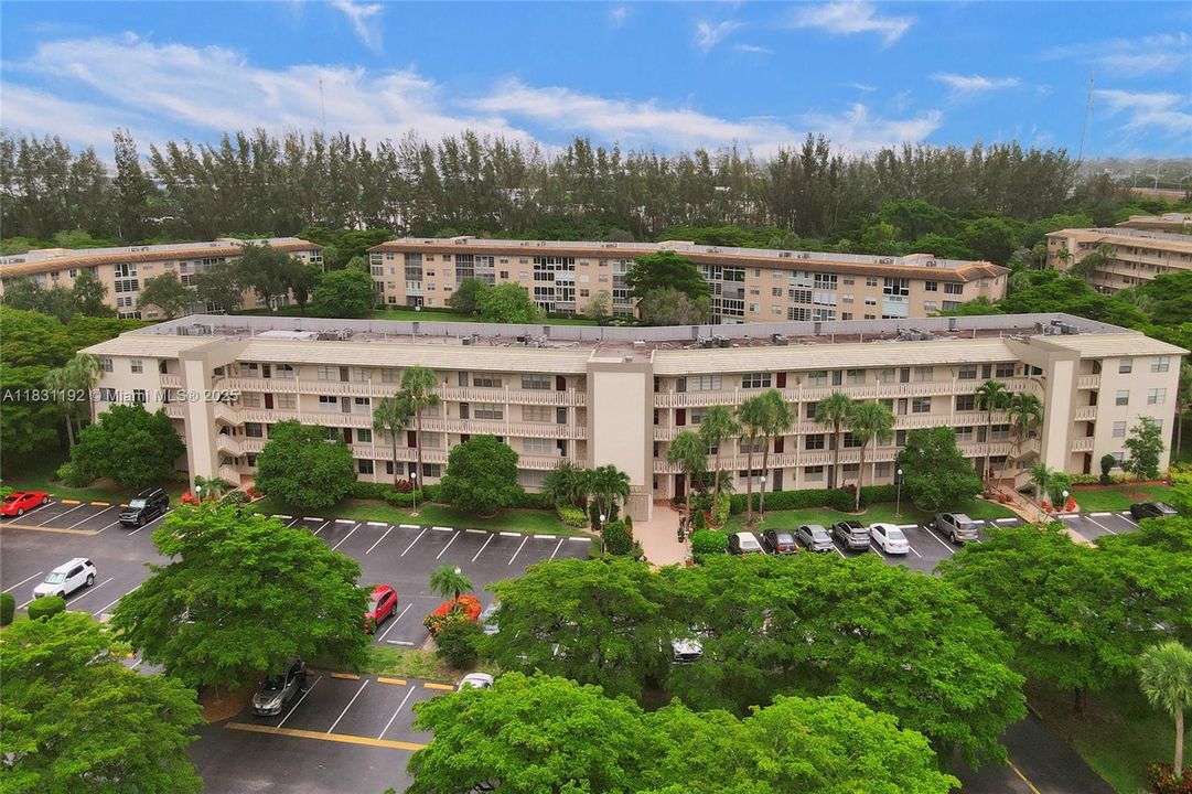 Active With Contract: $74,900 (1 beds, 1 baths, 798 Square Feet)