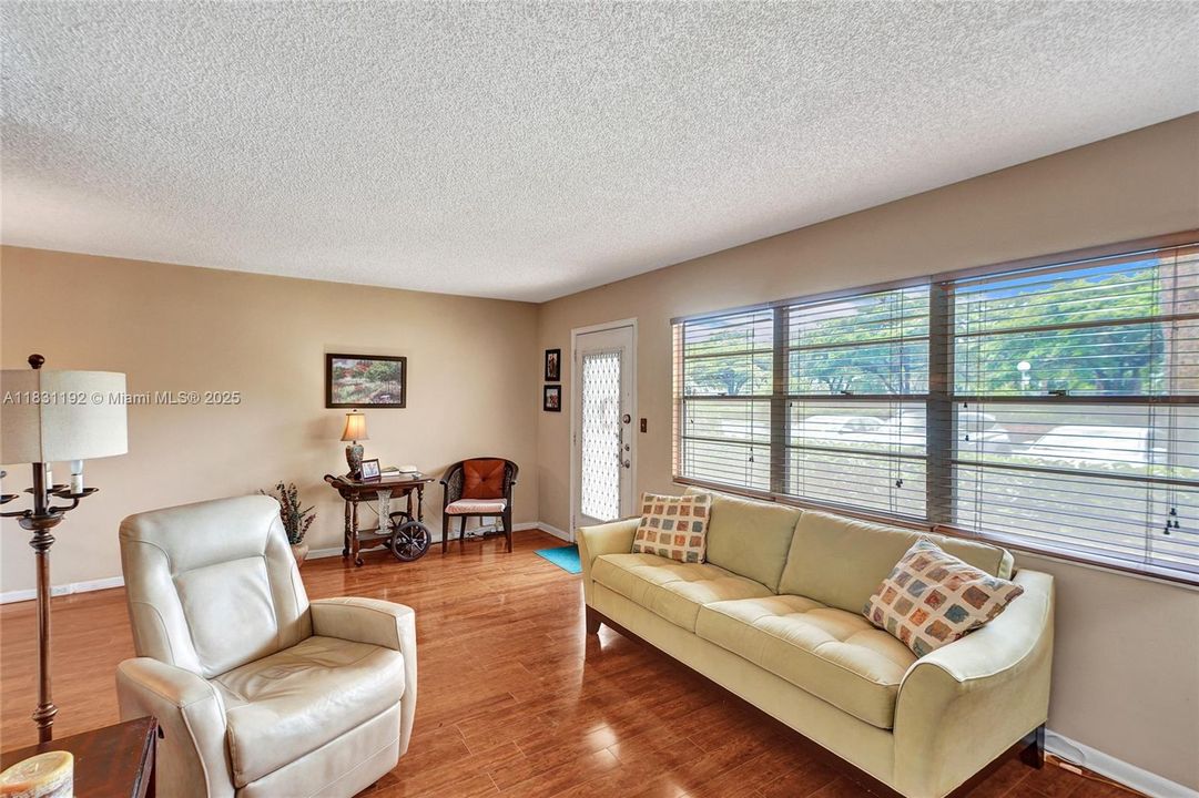 Active With Contract: $74,900 (1 beds, 1 baths, 798 Square Feet)