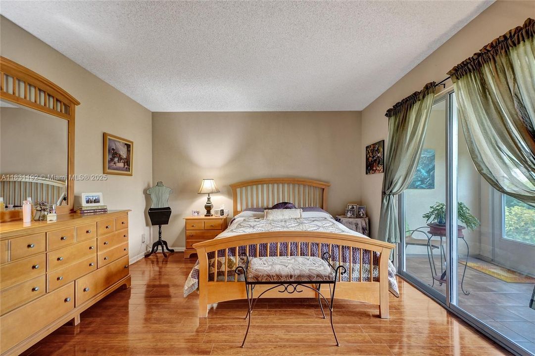 Active With Contract: $74,900 (1 beds, 1 baths, 798 Square Feet)