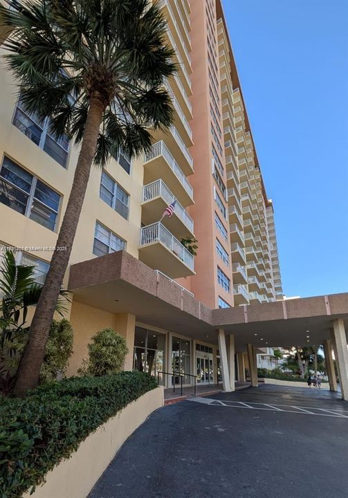 Recently Sold: $250,000 (2 beds, 2 baths, 1087 Square Feet)