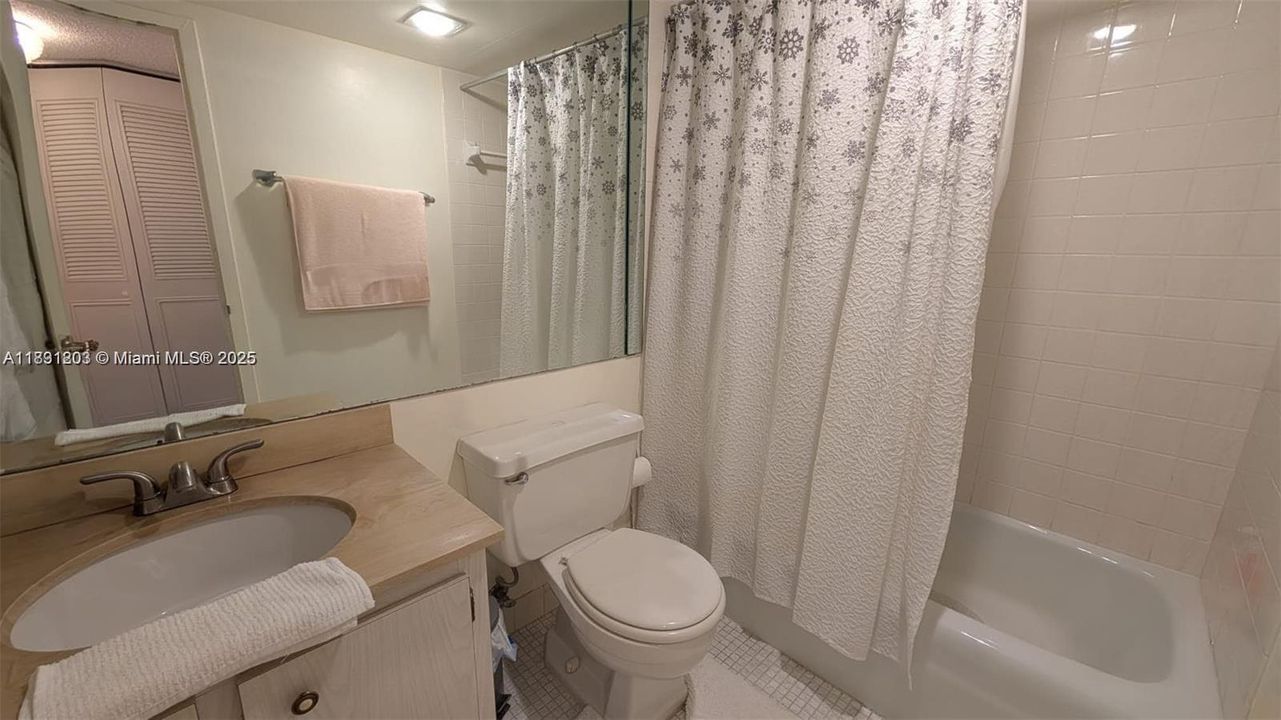 Recently Sold: $250,000 (2 beds, 2 baths, 1087 Square Feet)