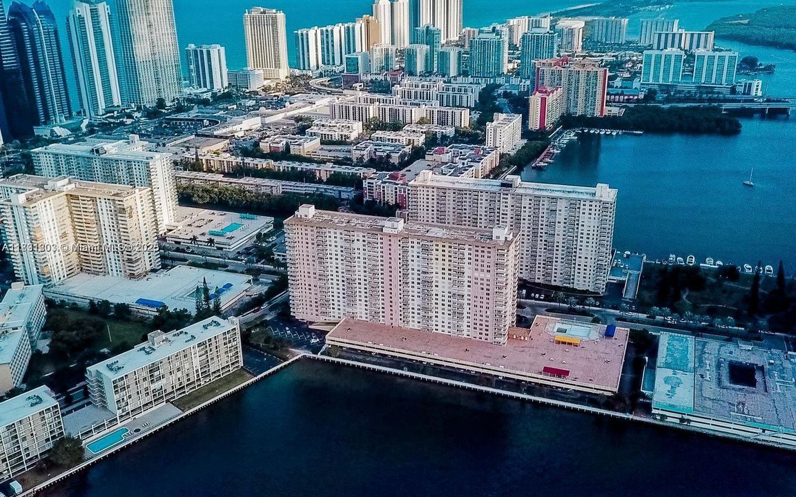 Recently Sold: $250,000 (2 beds, 2 baths, 1087 Square Feet)