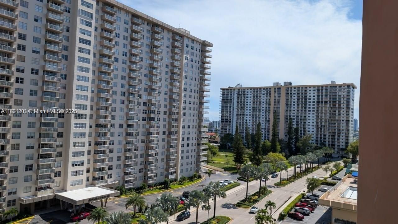 Recently Sold: $250,000 (2 beds, 2 baths, 1087 Square Feet)