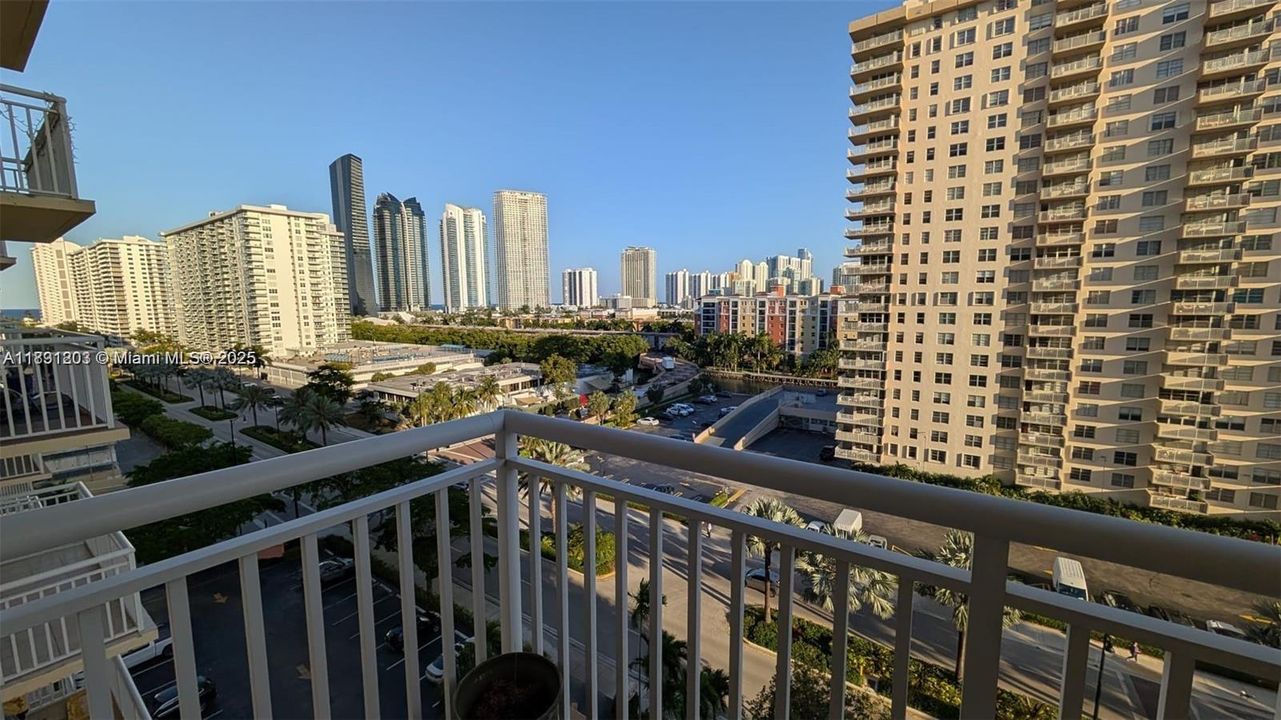 Recently Sold: $250,000 (2 beds, 2 baths, 1087 Square Feet)