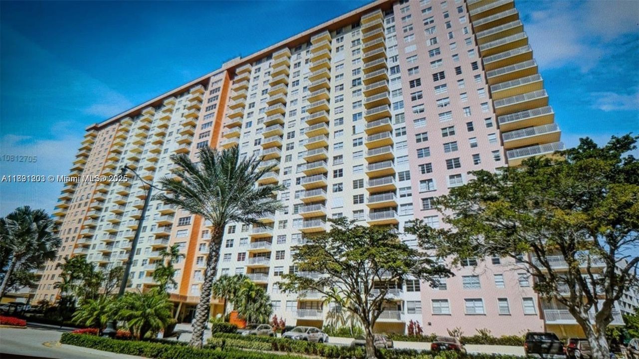 Recently Sold: $250,000 (2 beds, 2 baths, 1087 Square Feet)