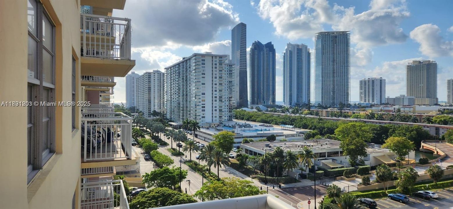 Recently Sold: $250,000 (2 beds, 2 baths, 1087 Square Feet)