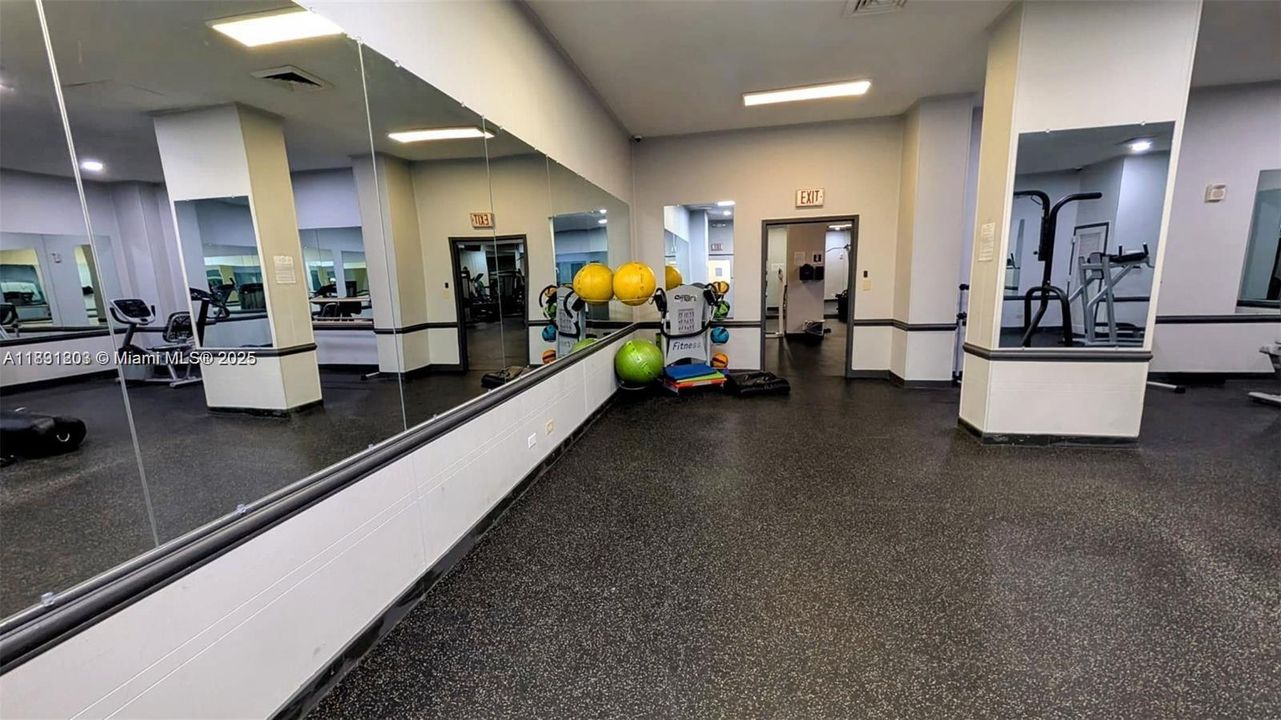 Recently Sold: $250,000 (2 beds, 2 baths, 1087 Square Feet)