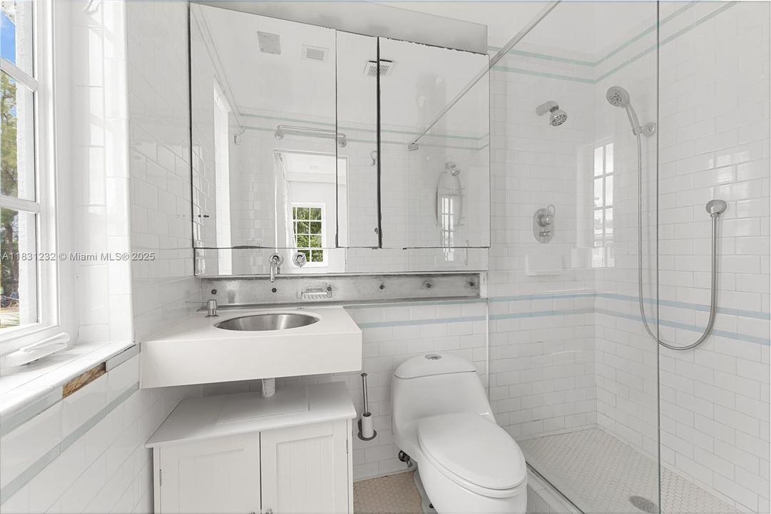 Недавно продано: $495,000 (2 спален, 2 ванн, 1126 Квадратных фут)