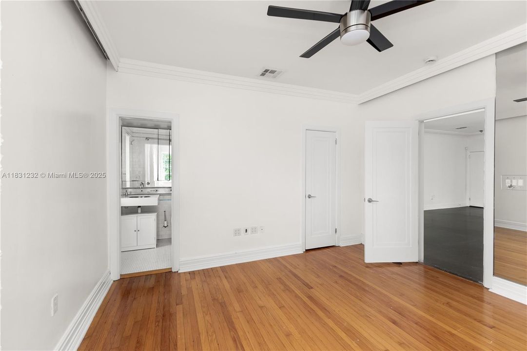 Недавно продано: $495,000 (2 спален, 2 ванн, 1126 Квадратных фут)