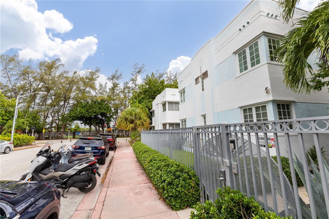 Недавно продано: $495,000 (2 спален, 2 ванн, 1126 Квадратных фут)