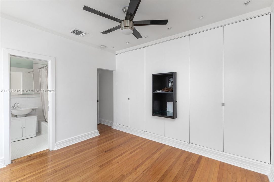 Недавно продано: $495,000 (2 спален, 2 ванн, 1126 Квадратных фут)