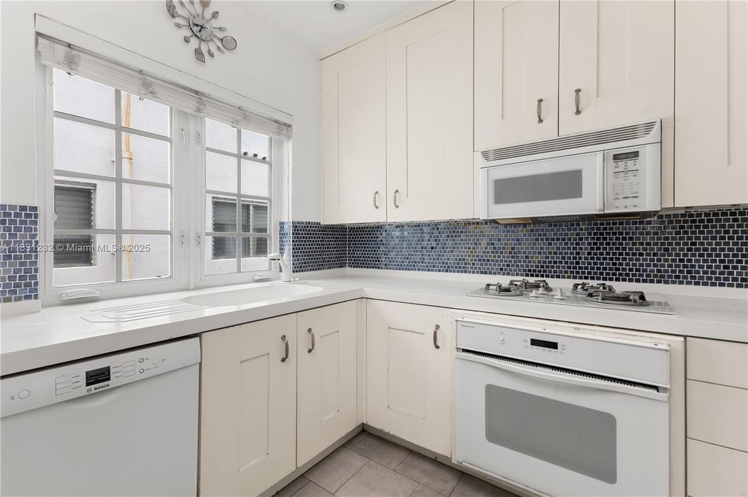 Недавно продано: $495,000 (2 спален, 2 ванн, 1126 Квадратных фут)