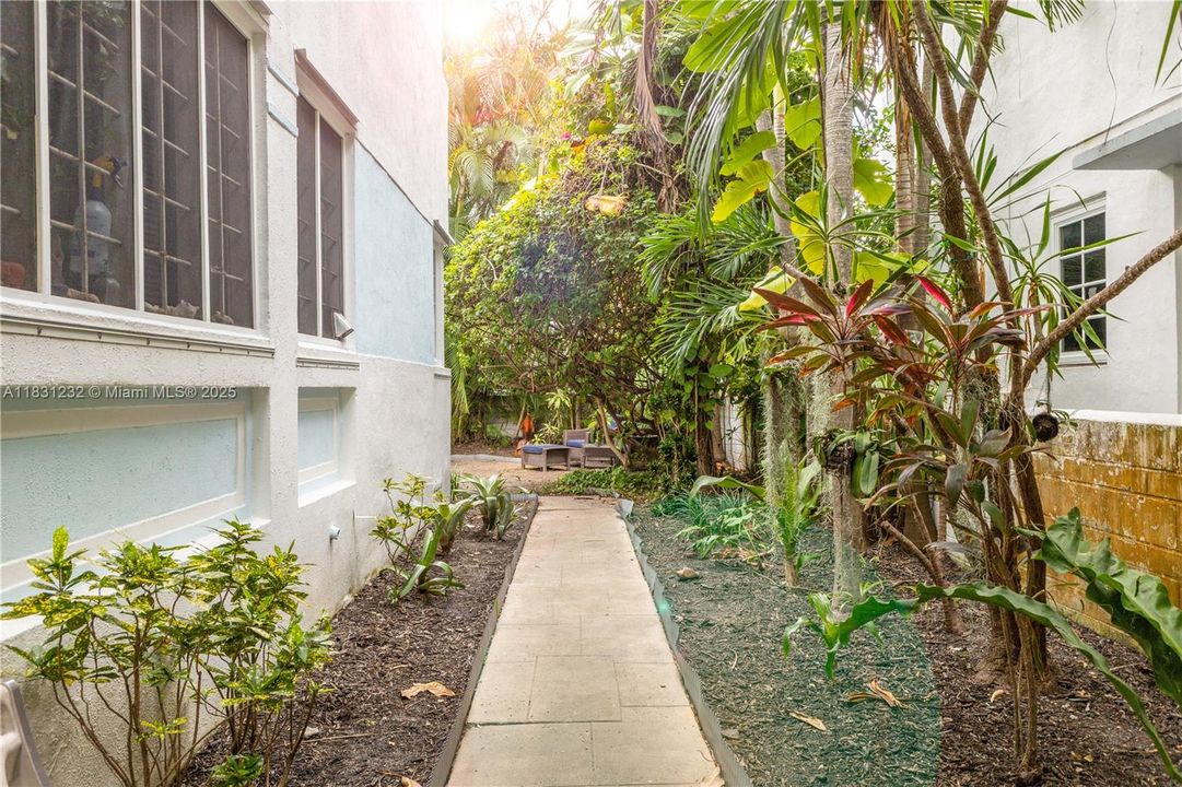 Недавно продано: $495,000 (2 спален, 2 ванн, 1126 Квадратных фут)