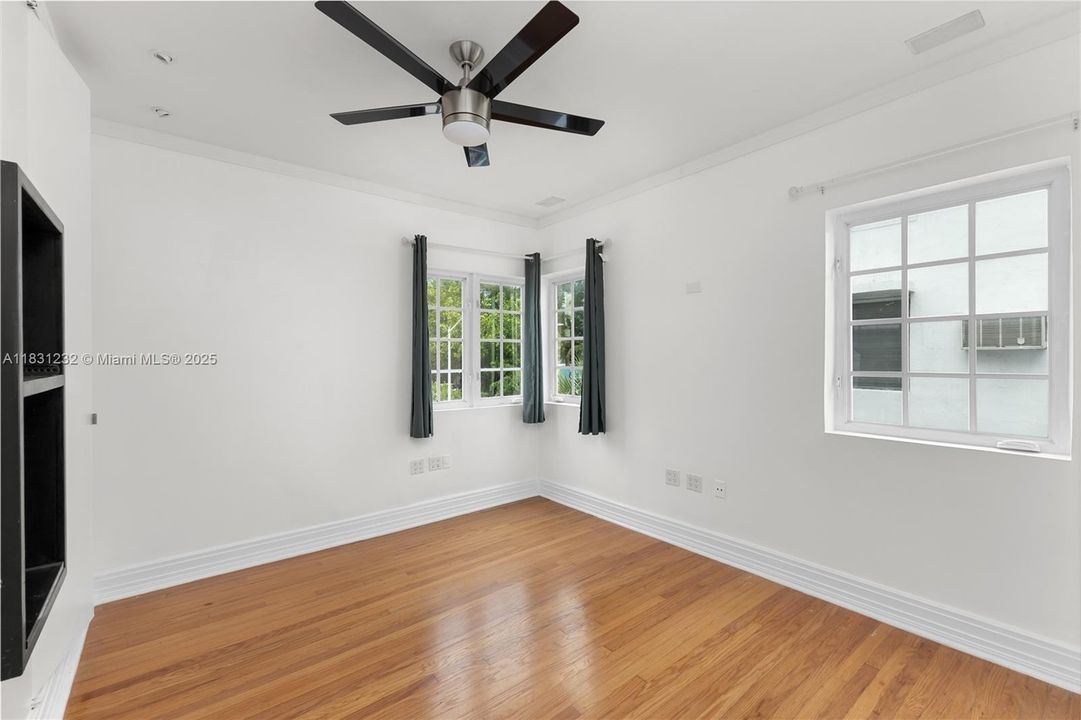 Недавно продано: $495,000 (2 спален, 2 ванн, 1126 Квадратных фут)