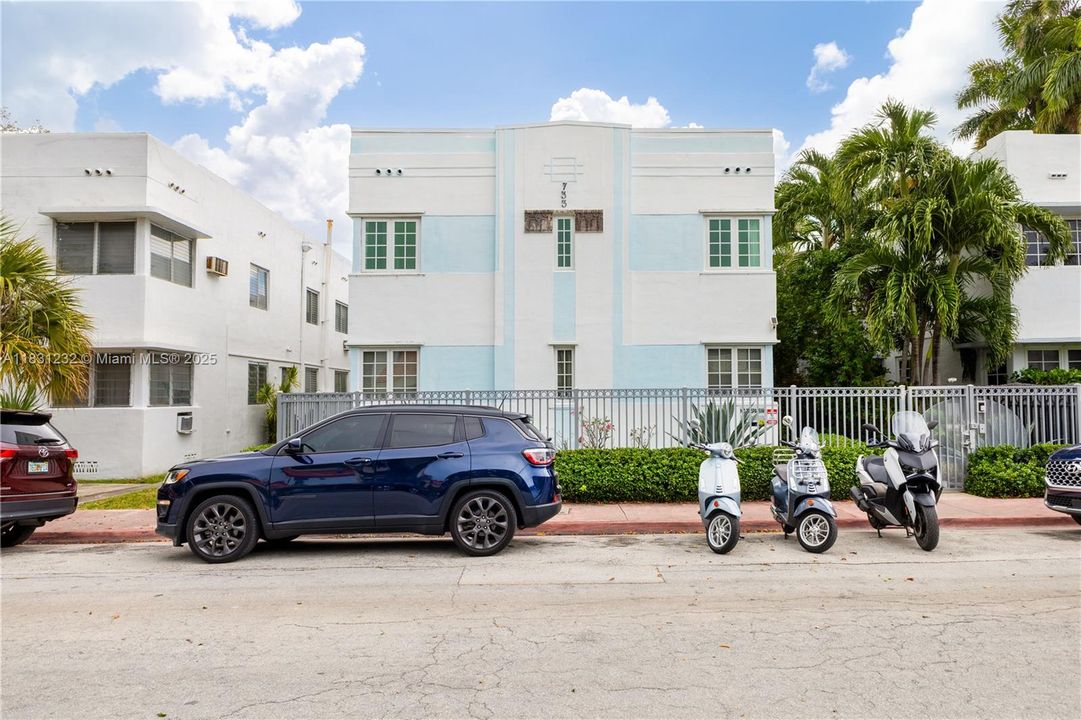 Недавно продано: $495,000 (2 спален, 2 ванн, 1126 Квадратных фут)